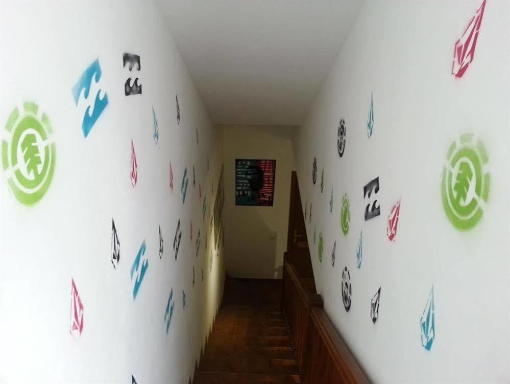 Red Star Surf & Yoga Camp Lanzarote Hostel Famara Bagian luar foto